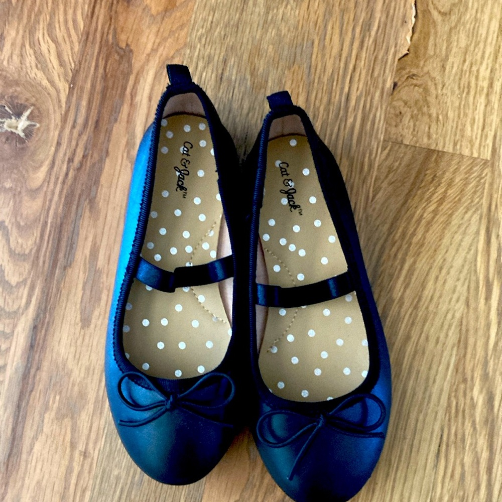 Like New! Cat & Jack Girls Black Shoes - size 11